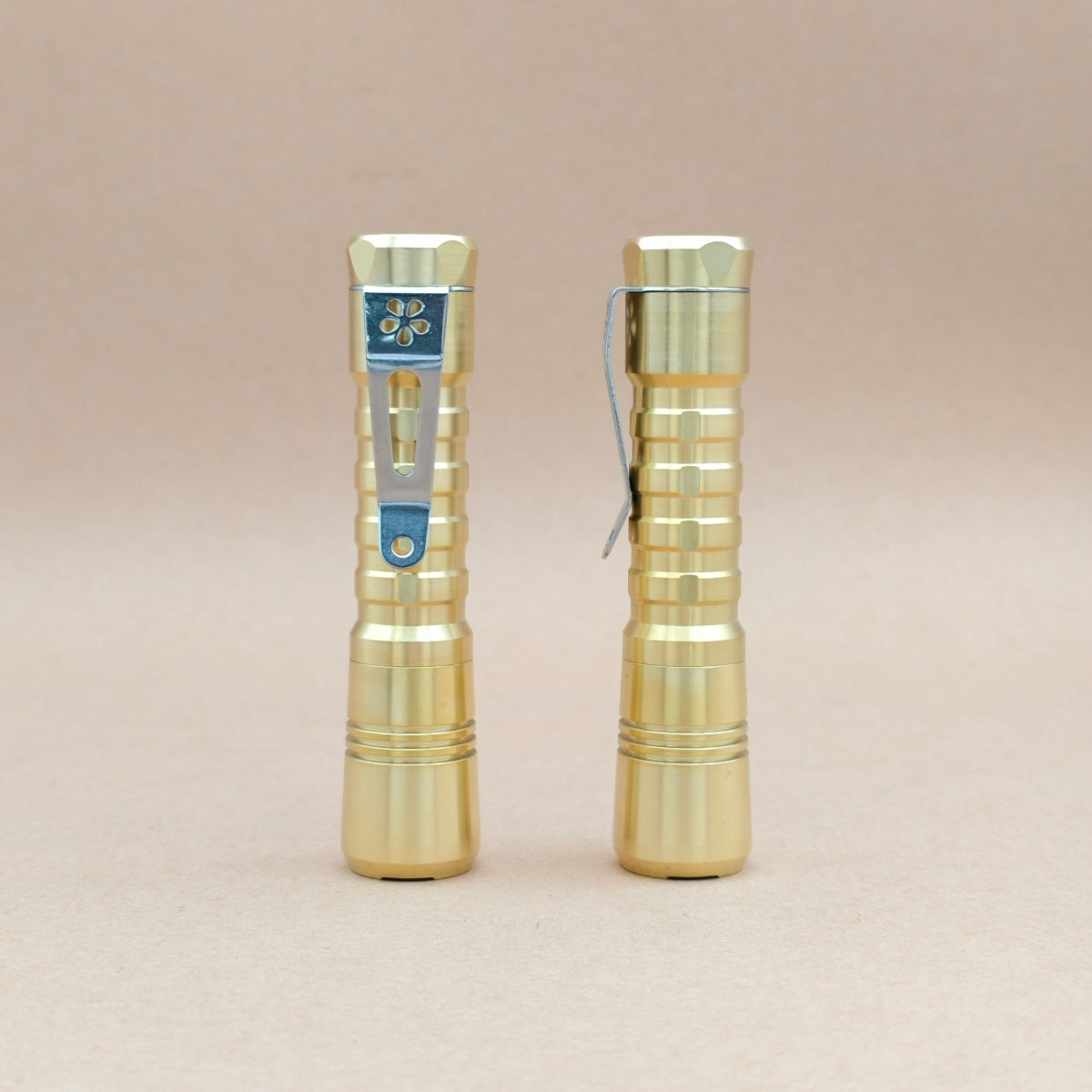 ReyLight Pineapple 真鍮モデル 正面とクリップ側